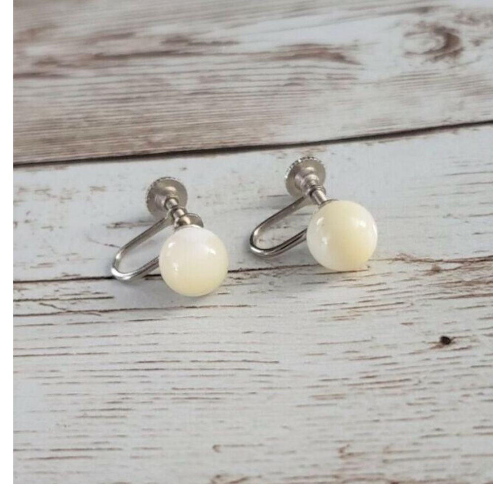Vintage Screw On Earrings - Pretty & Unusual Cream Ball